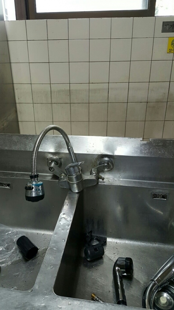 안양 주방 수도관누수 물샐때 배관공사1